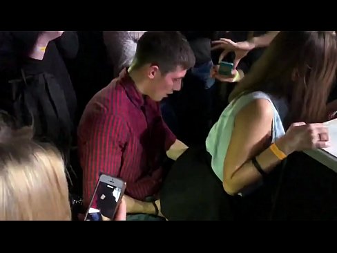 ❤️ Echte seks yn in Russyske nachtclub. 18-jierrich Russysk famke yn 'e anus en fagina neukt yn in nachtclub ️❌ Neuken by porno fy.fullpornercom.ru ❌❤